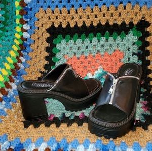 Sketchers zipper black chunky slides size 8